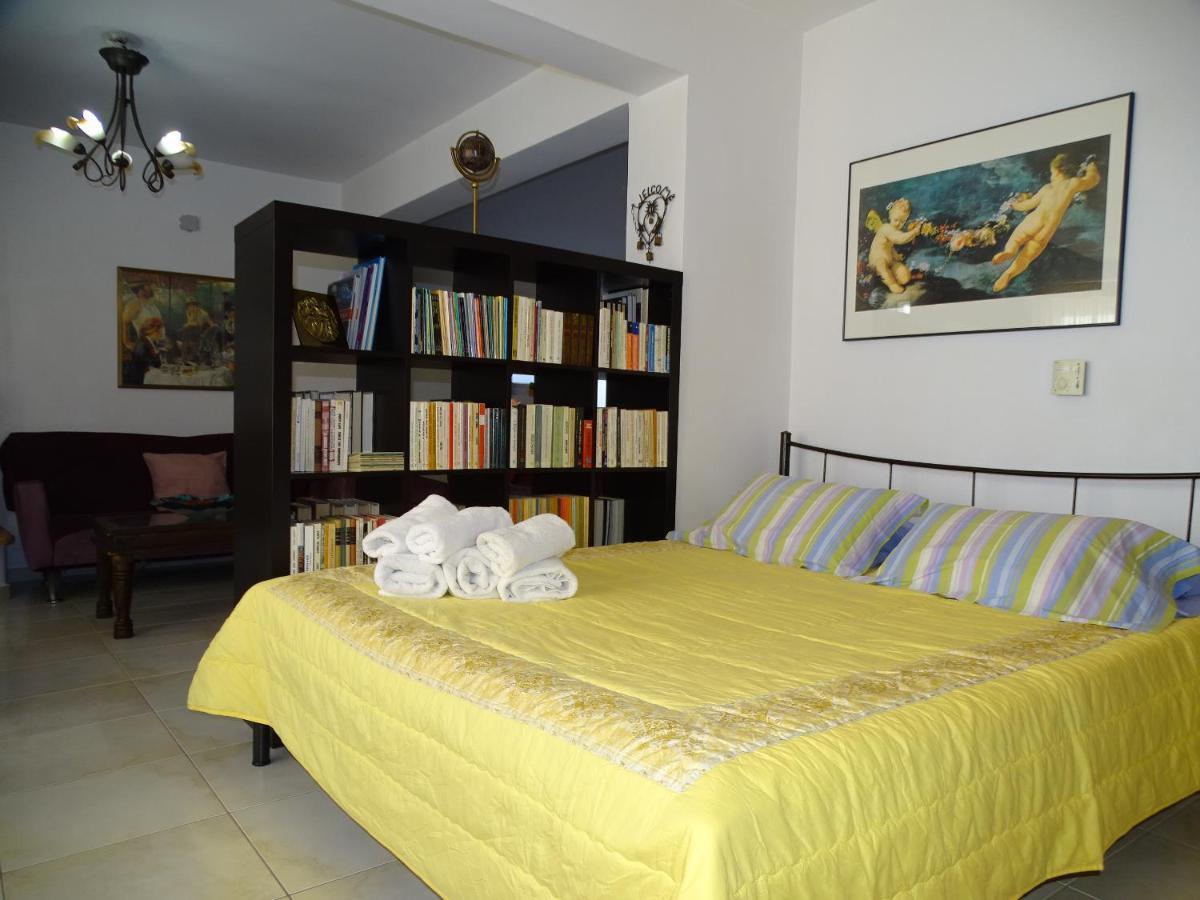 Dreamy With Private Garden Apartment Athens